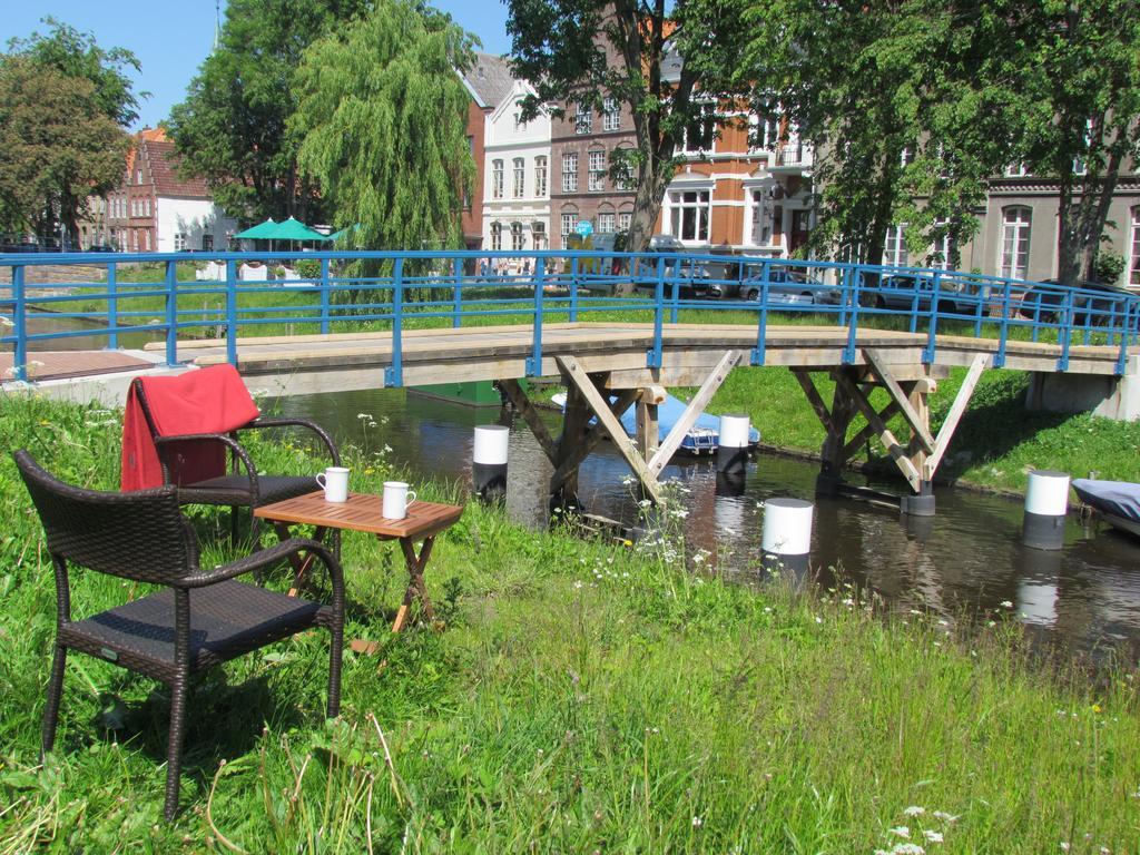 Apartments Im Froschhaus Mit Fruehstueckskuechen 腓特烈 外观 照片